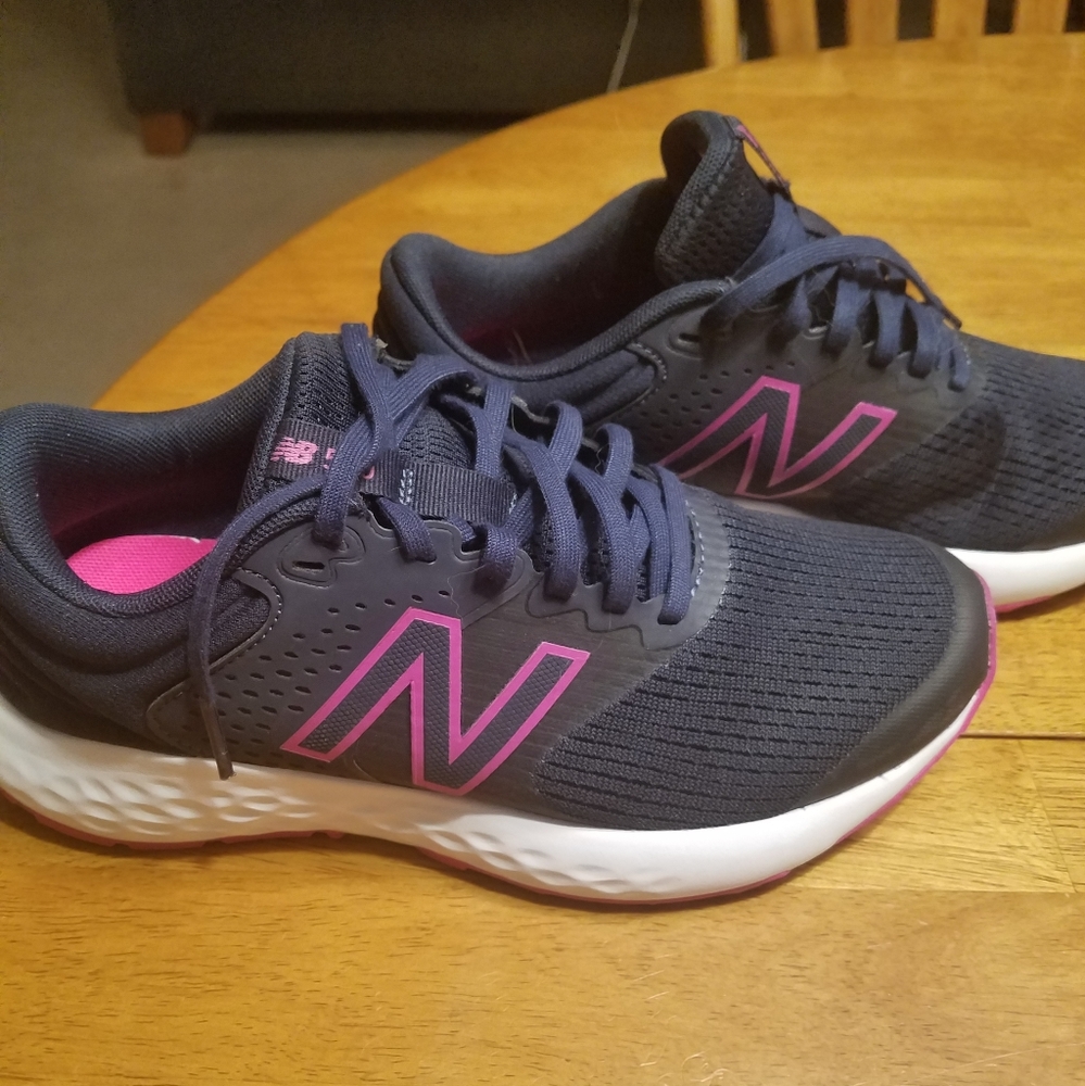 woman's New Balance shoe